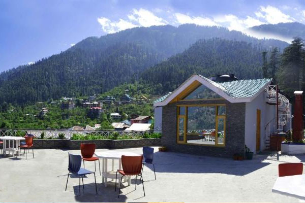 Mountain Top Hotel In Manali