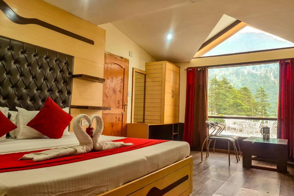 Mountain Top Hotel In Manali